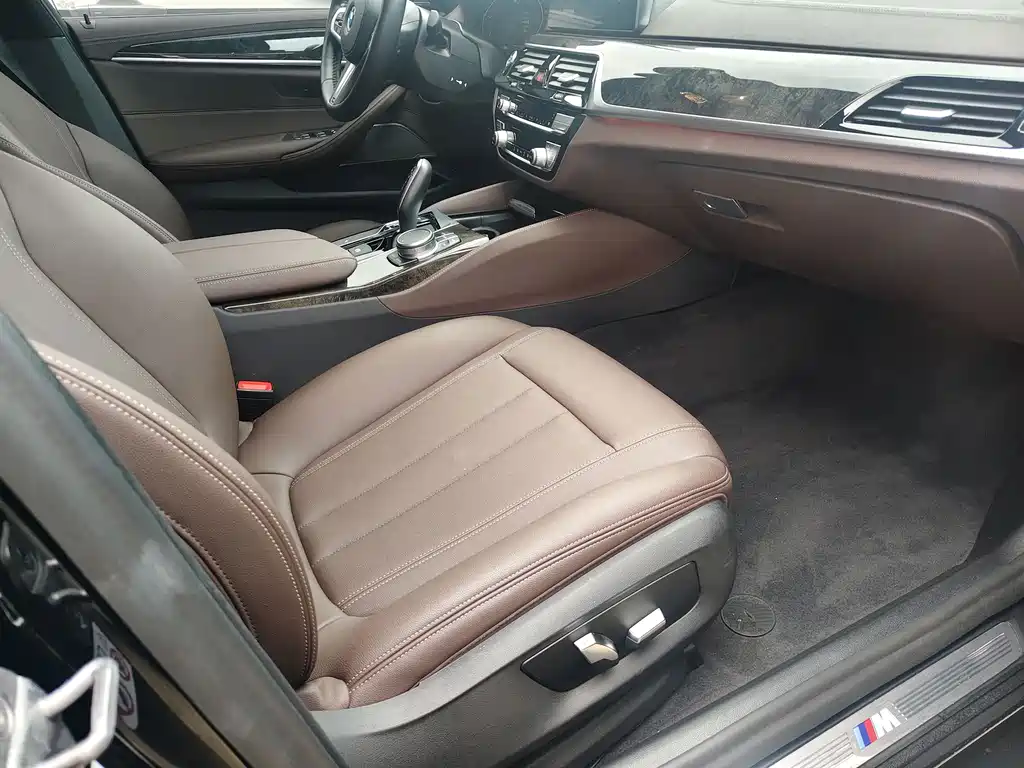 BMW 5 Series — миниатюра 12
