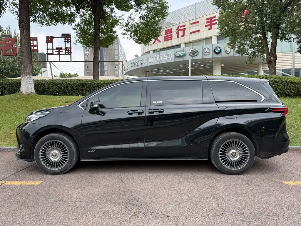 Toyota Sienna — миниатюра 3