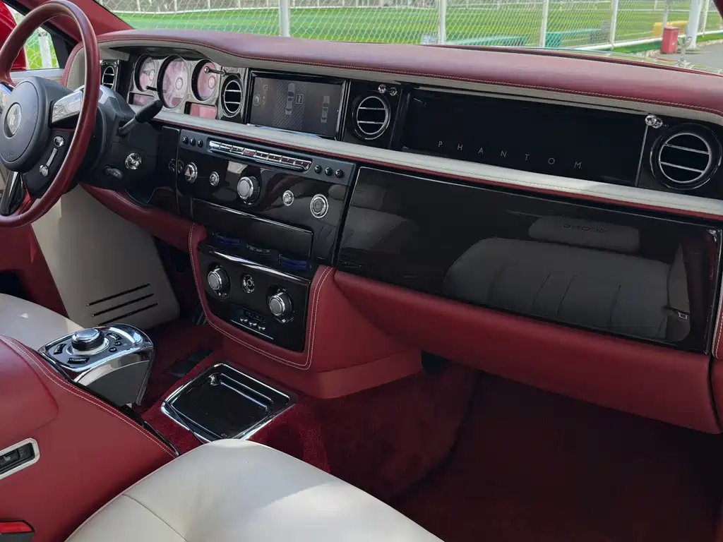 Rolls-Royce Phantom — миниатюра 13