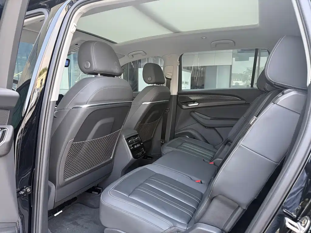 Audi Q6 2024 40 TFSI quattro 7 мест