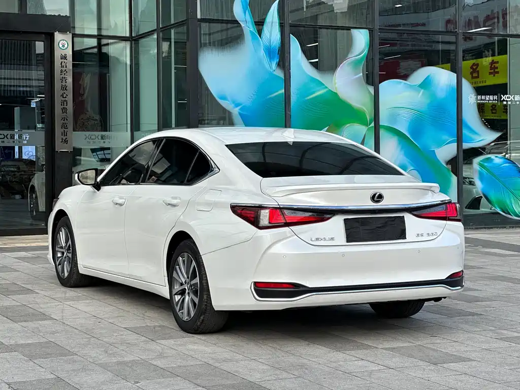Lexus ES — миниатюра 14
