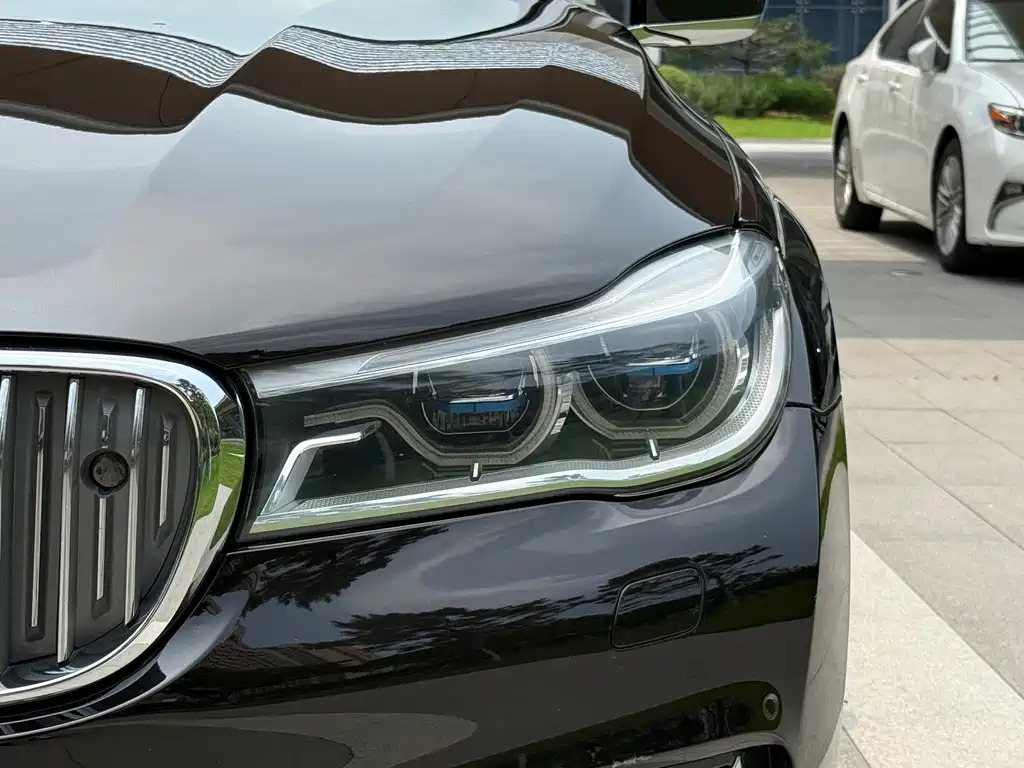 BMW 7 Series 7 2017 750Li xDrive мест