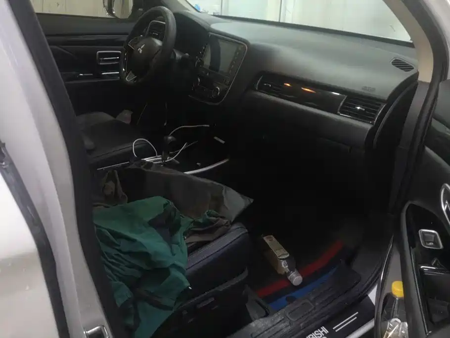 Mitsubishi Outlander — миниатюра 8