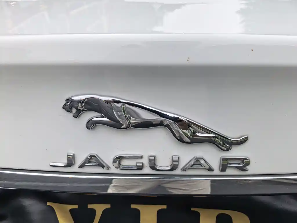 Jaguar XFL — миниатюра 6