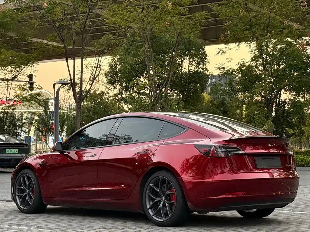 Tesla Model 3 — миниатюра 7