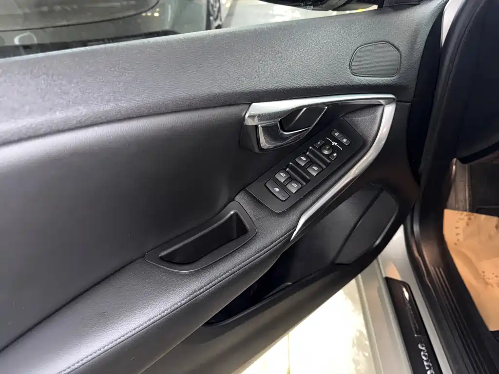 Volvo V40 — миниатюра 7