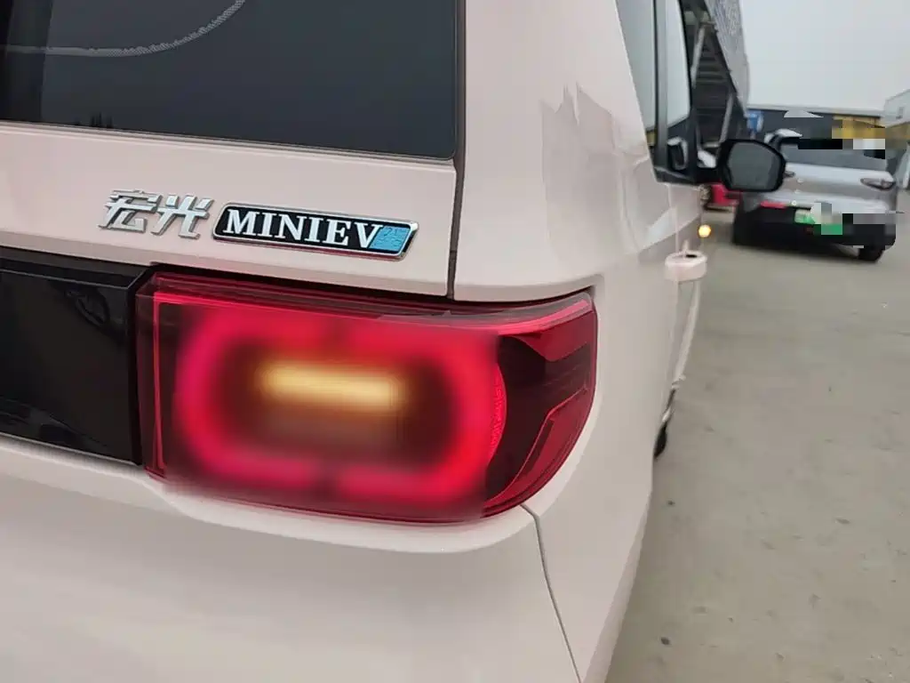 Wuling MINIEV — миниатюра 8