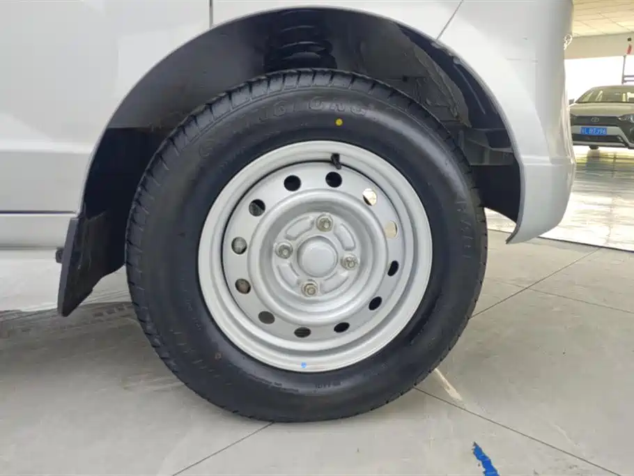 Wuling RongguangS S 2023 1.5L 5/7 мест