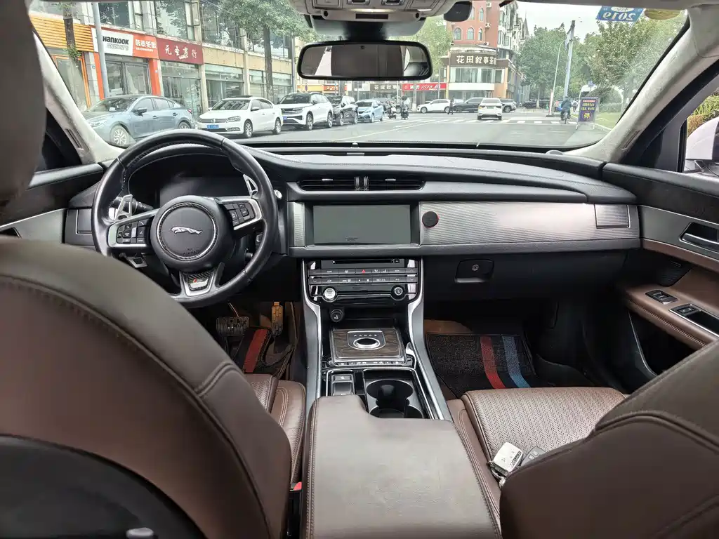 Jaguar XFL — миниатюра 7