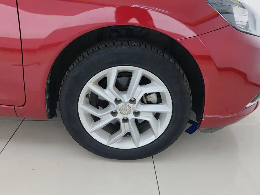 Nissan Tiida — миниатюра 6