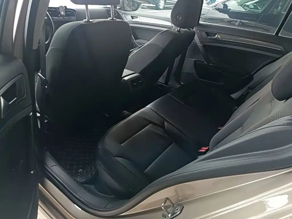 Volkswagen Golf — миниатюра 17