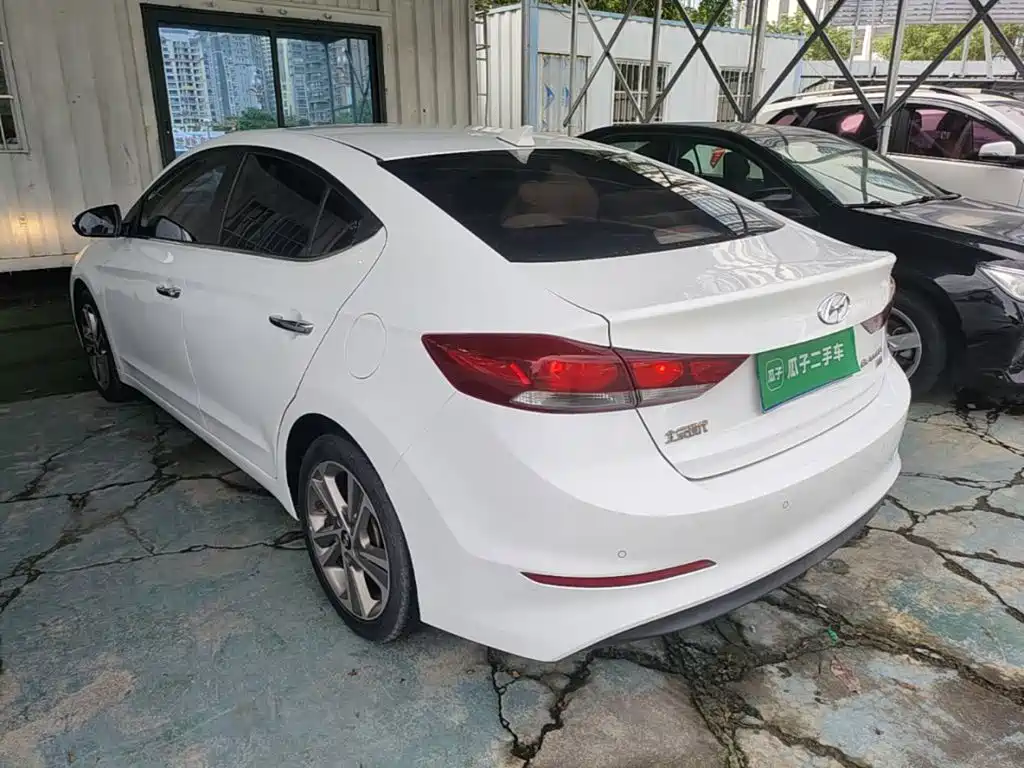 Hyundai Elantra — миниатюра 5