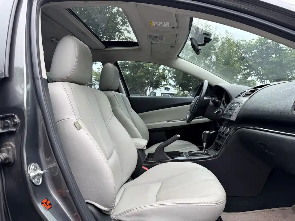 Mazda Ruiyi 2011 2.0L AT Elite