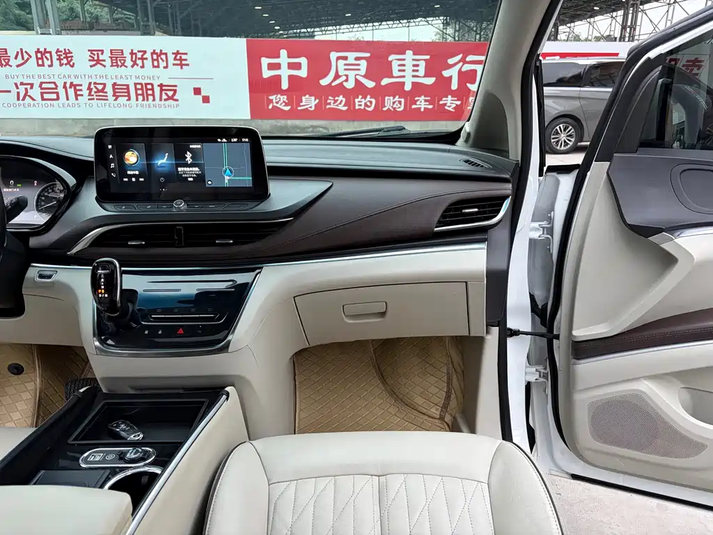Buick GL8 — миниатюра 12