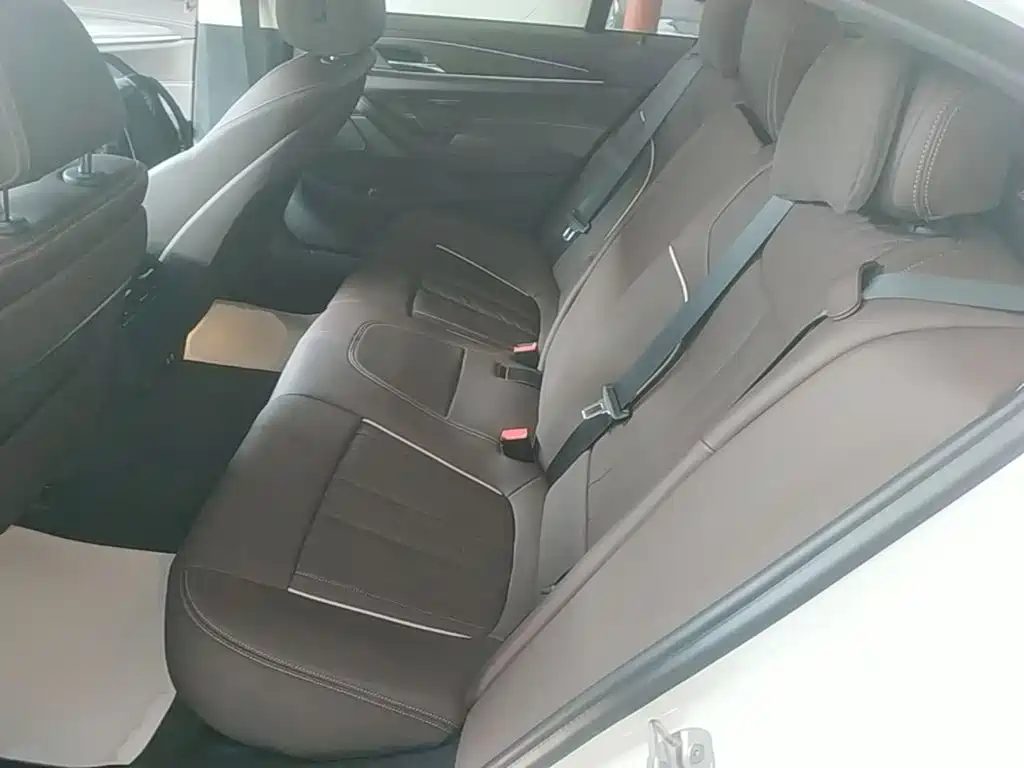 BMW 5 Series — миниатюра 17
