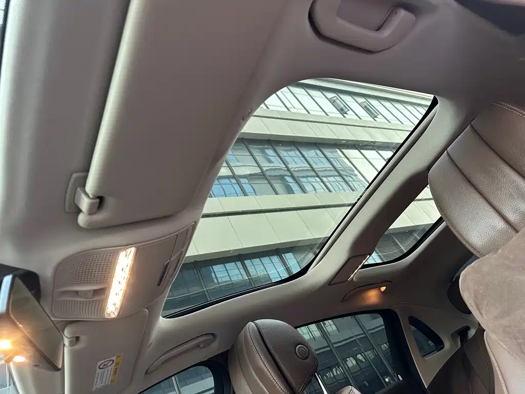 Mercedes-Benz E-Class — миниатюра 18