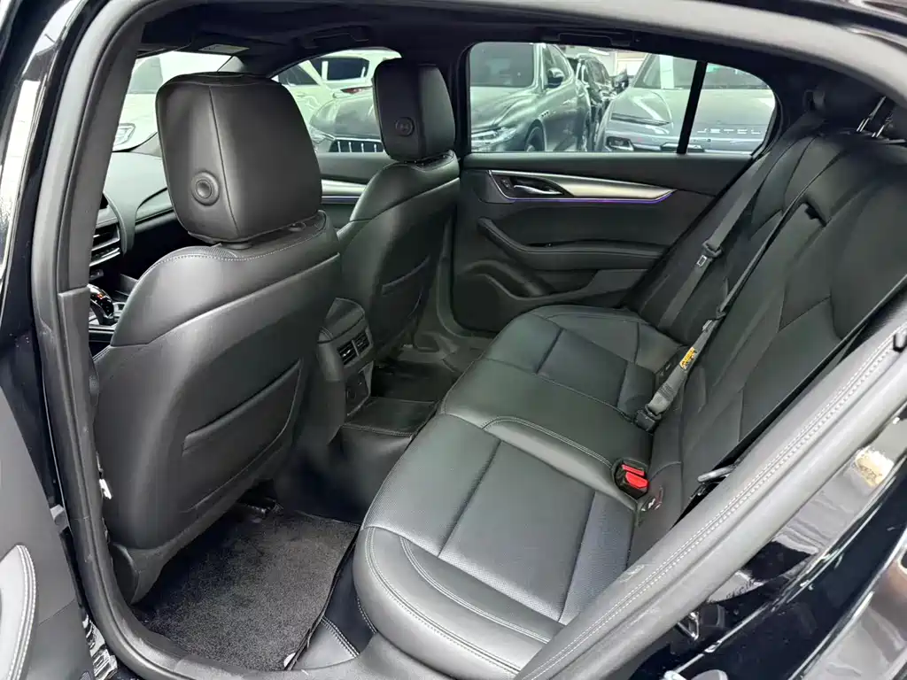 Cadillac CT5 — миниатюра 11