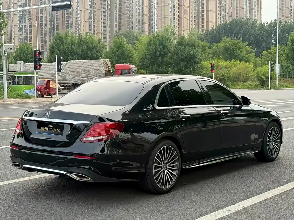 Mercedes-Benz E-Class — миниатюра 18