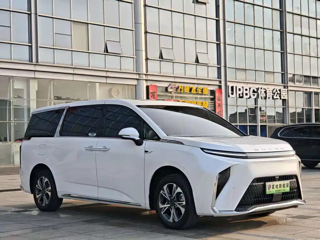 SAIC MAXUS EVERYONE 9