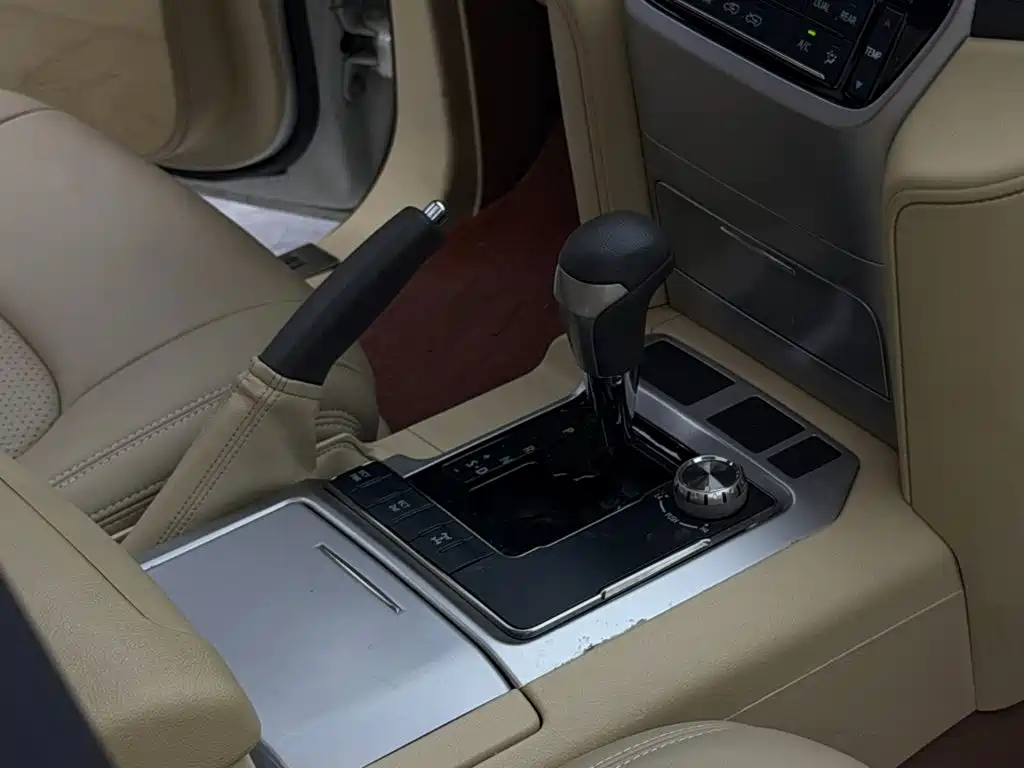 Toyota Land Cruiser — миниатюра 10