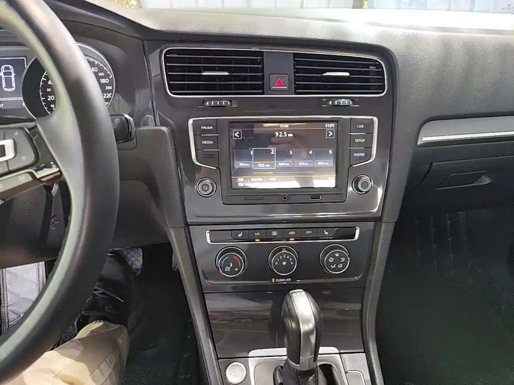 Volkswagen Golf — миниатюра 18