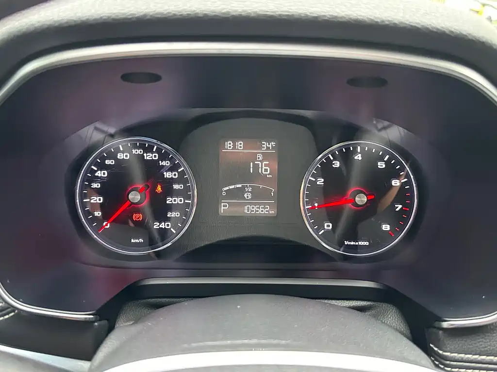 Roewe RX5 — миниатюра 10