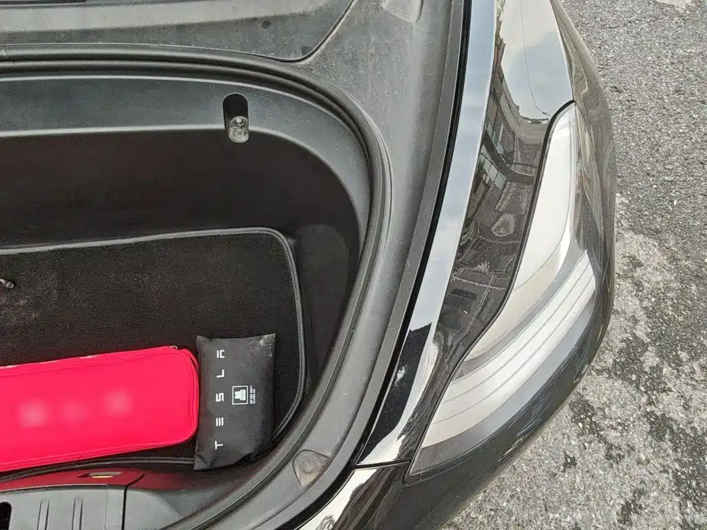 Tesla Model 3 — миниатюра 22