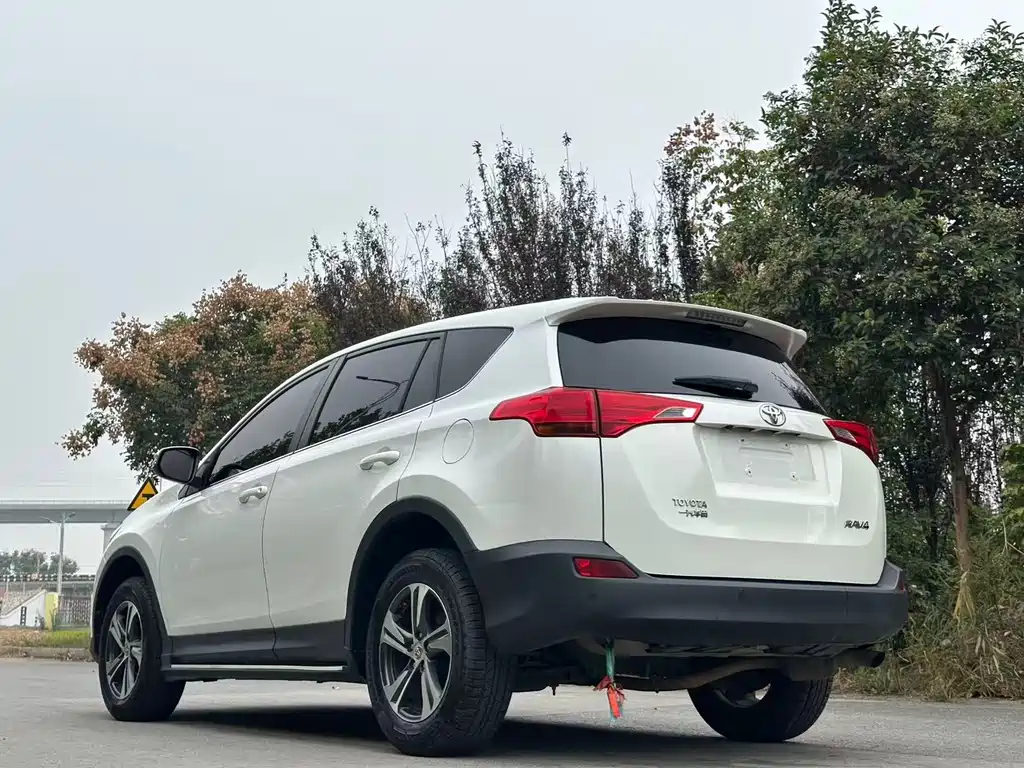 Toyota RAV4 — миниатюра 5