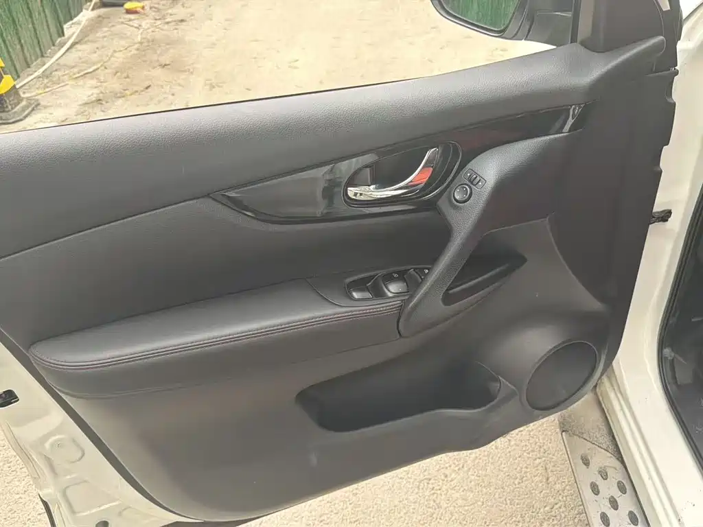 Nissan Qashqai — миниатюра 7