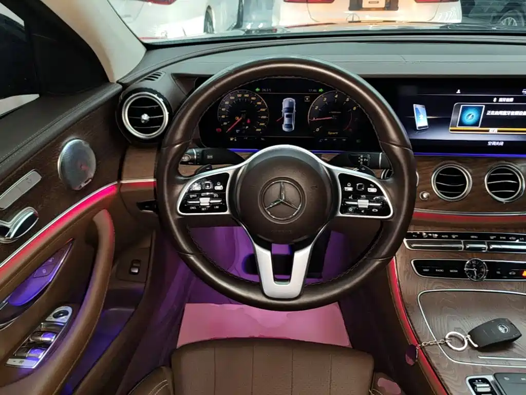 Mercedes-Benz E-Class — миниатюра 11