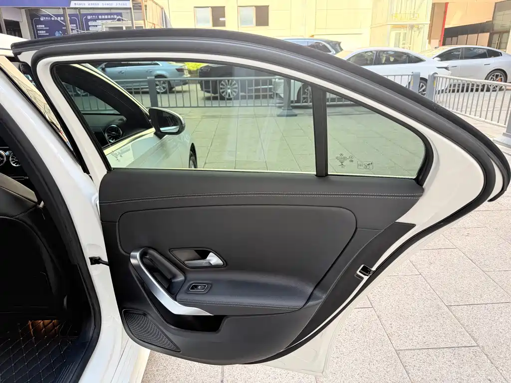 Mercedes-Benz A-Class — миниатюра 11