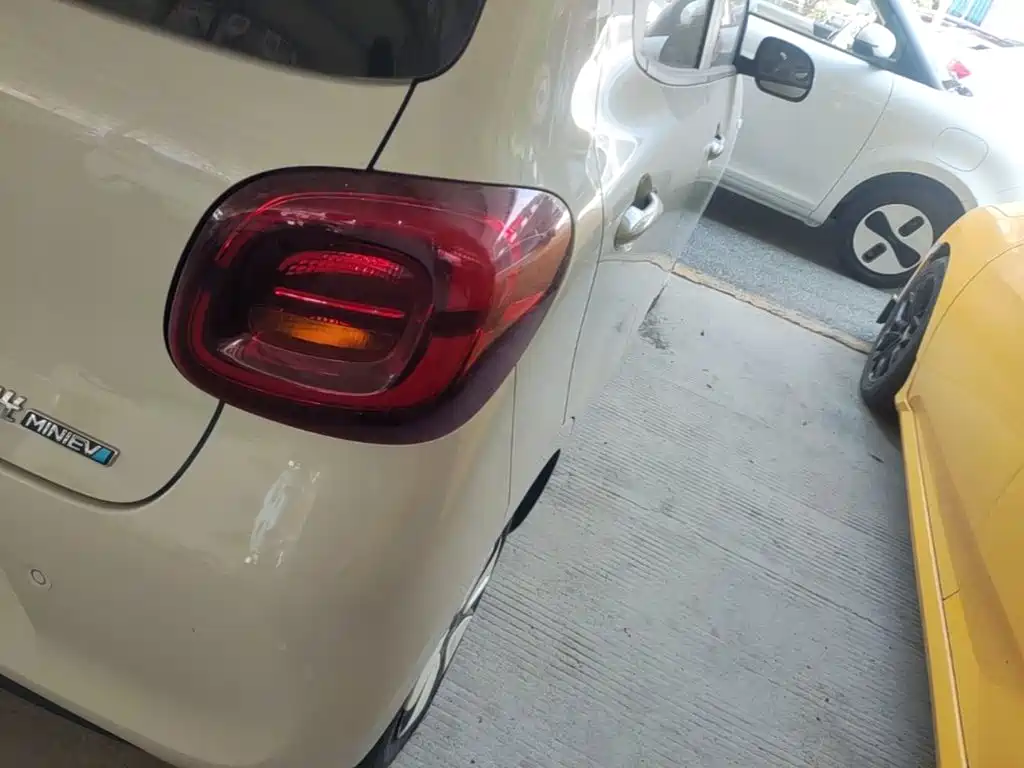 Wuling MINIEV — миниатюра 8