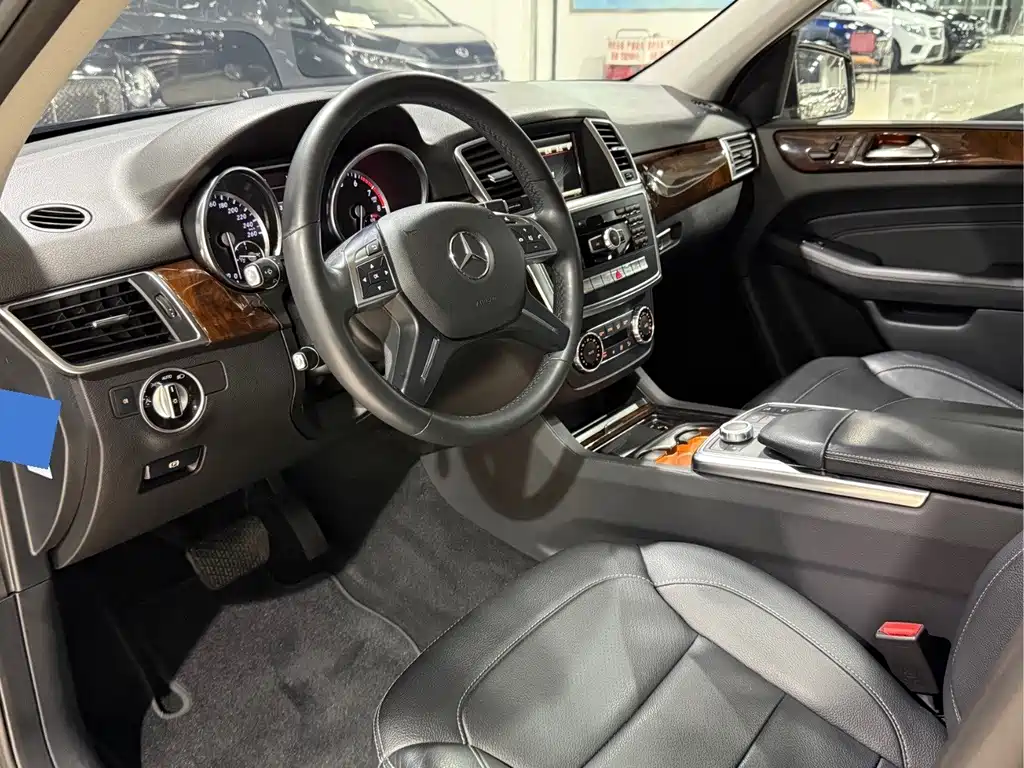 Mercedes-Benz M-Class — миниатюра 6
