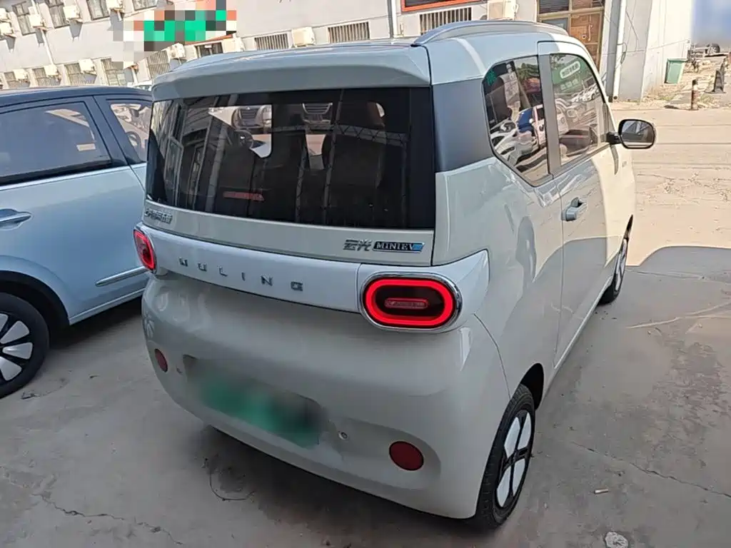 Wuling MINIEV — миниатюра 6