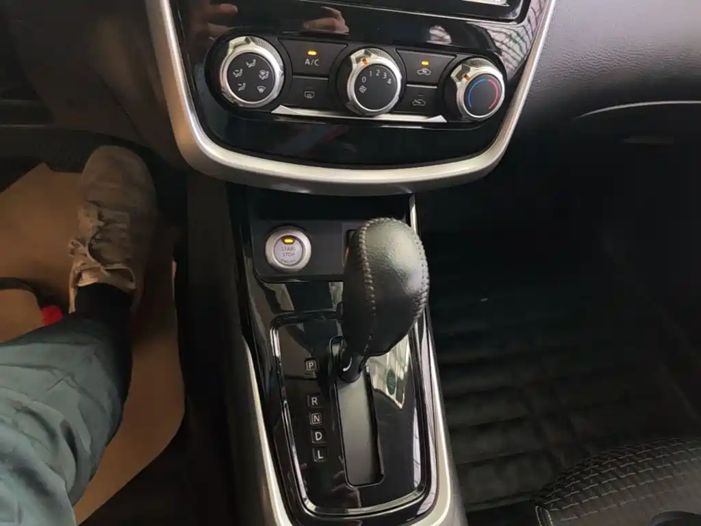 Nissan Tiida — миниатюра 14
