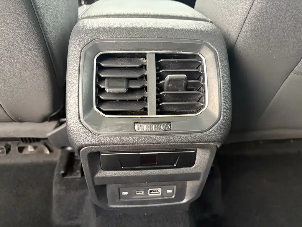 Volkswagen Tiguan L — миниатюра 12