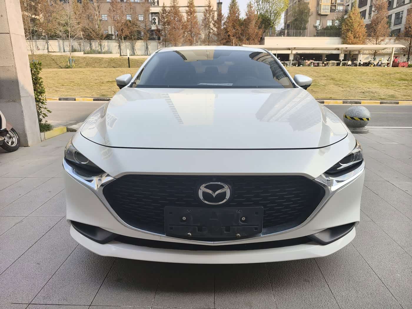 Mazda Mazda3 Axela 1.5 л 2021 г. Белый, пробег 50000 км