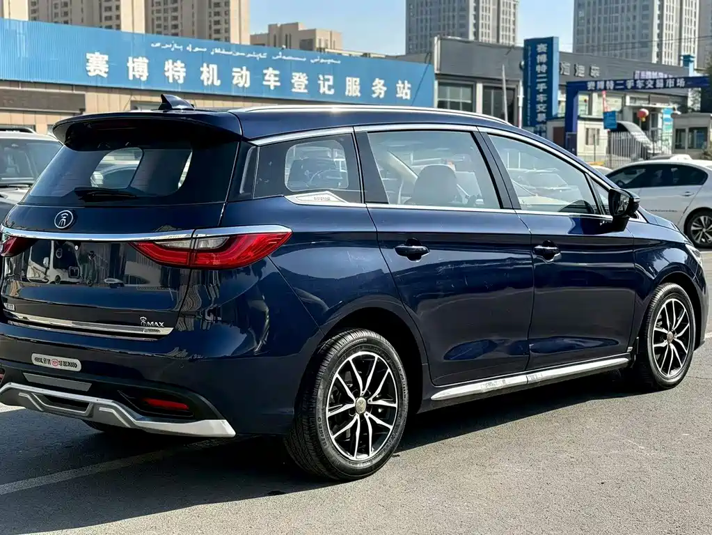 BYD MAX — миниатюра 9