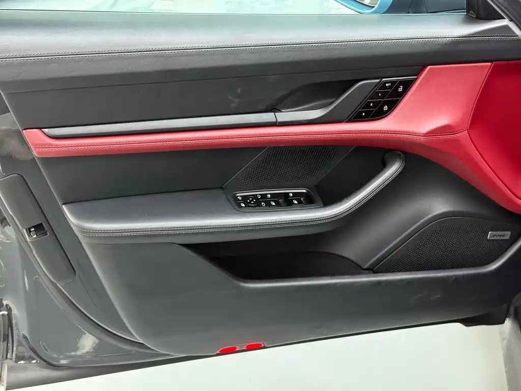 Porsche Taycan — миниатюра 6