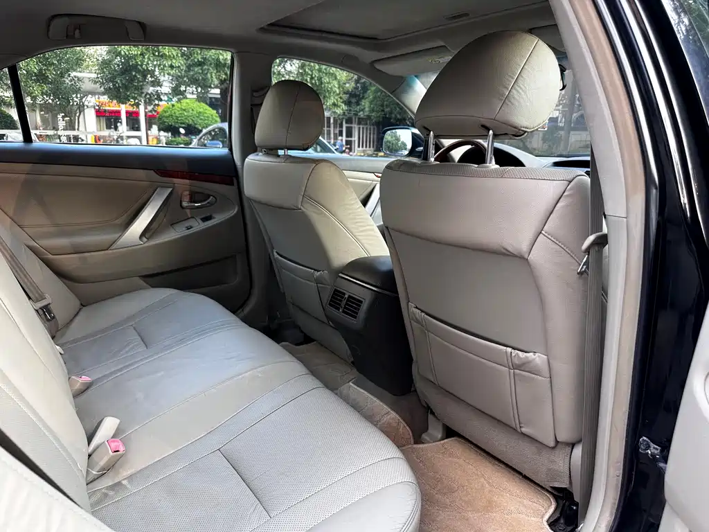 Toyota Camry — миниатюра 24