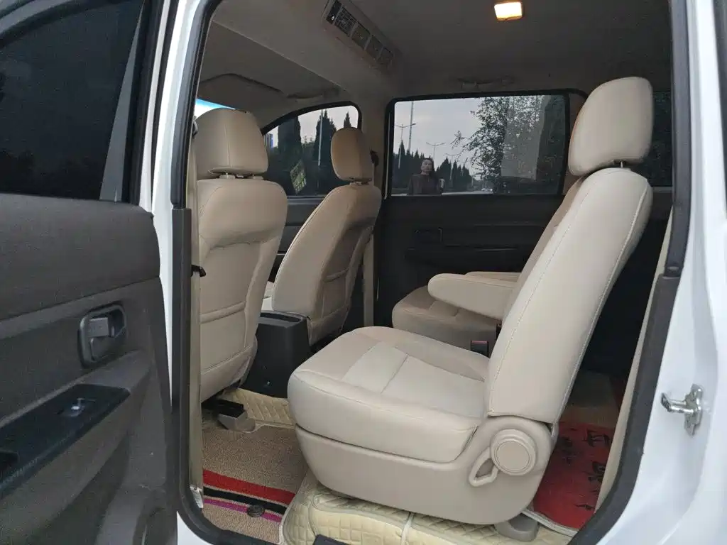 Wuling Hongguang — миниатюра 13