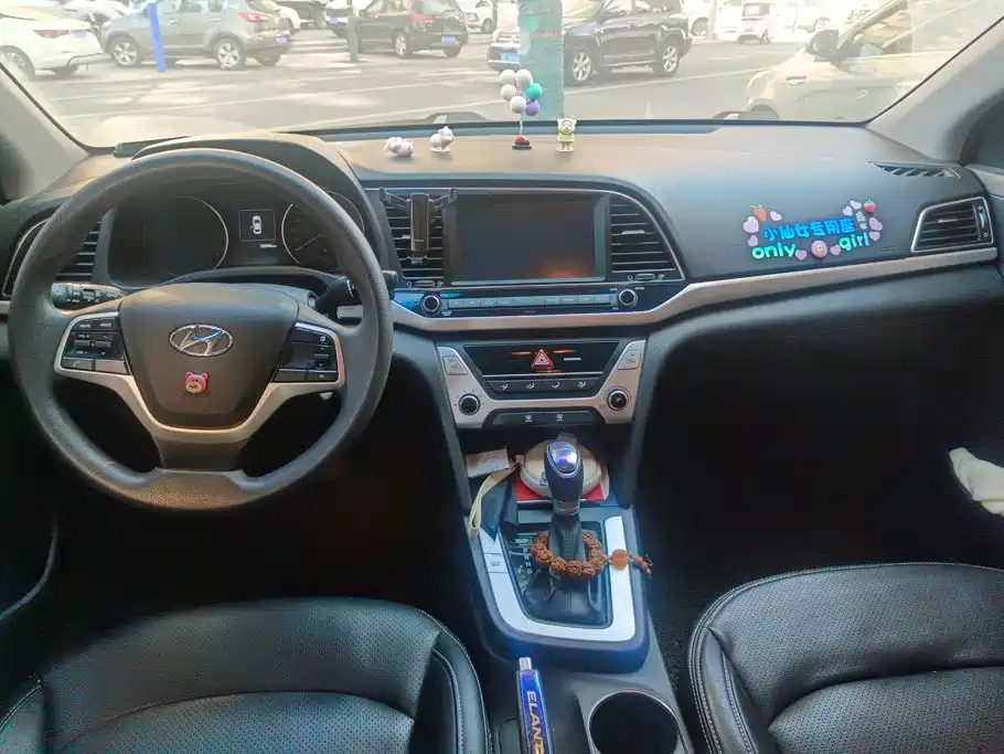 Hyundai Elantra — миниатюра 12