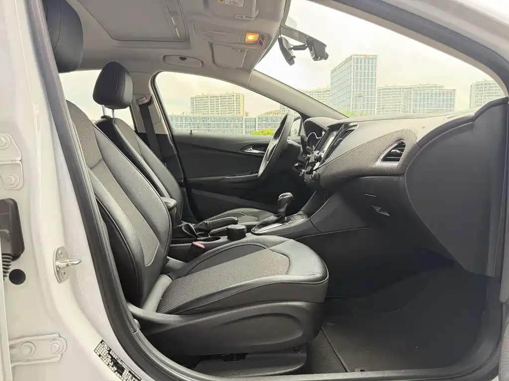 Chevrolet Cruze — миниатюра 8