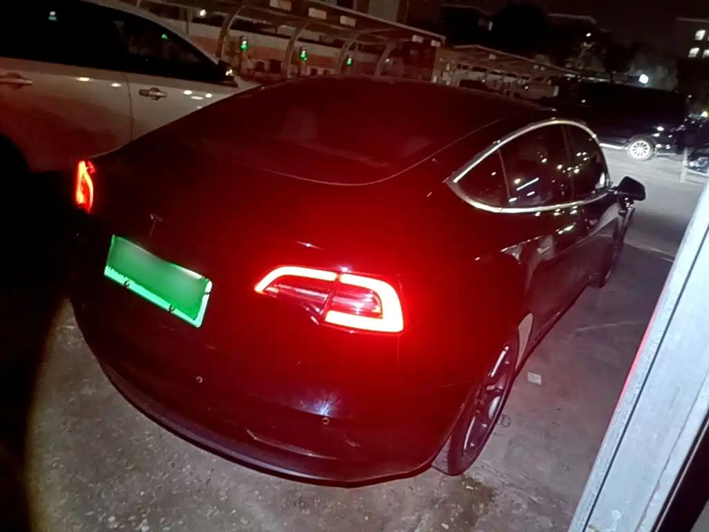 Tesla Model 3 — миниатюра 7