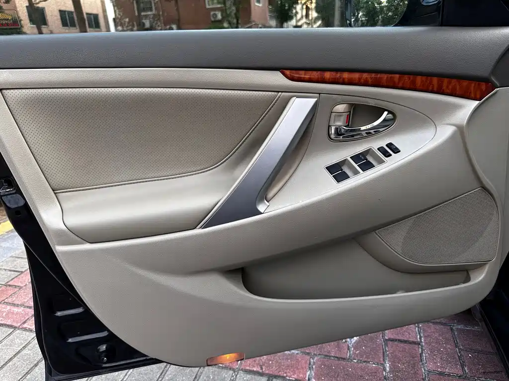 Toyota Camry — миниатюра 14