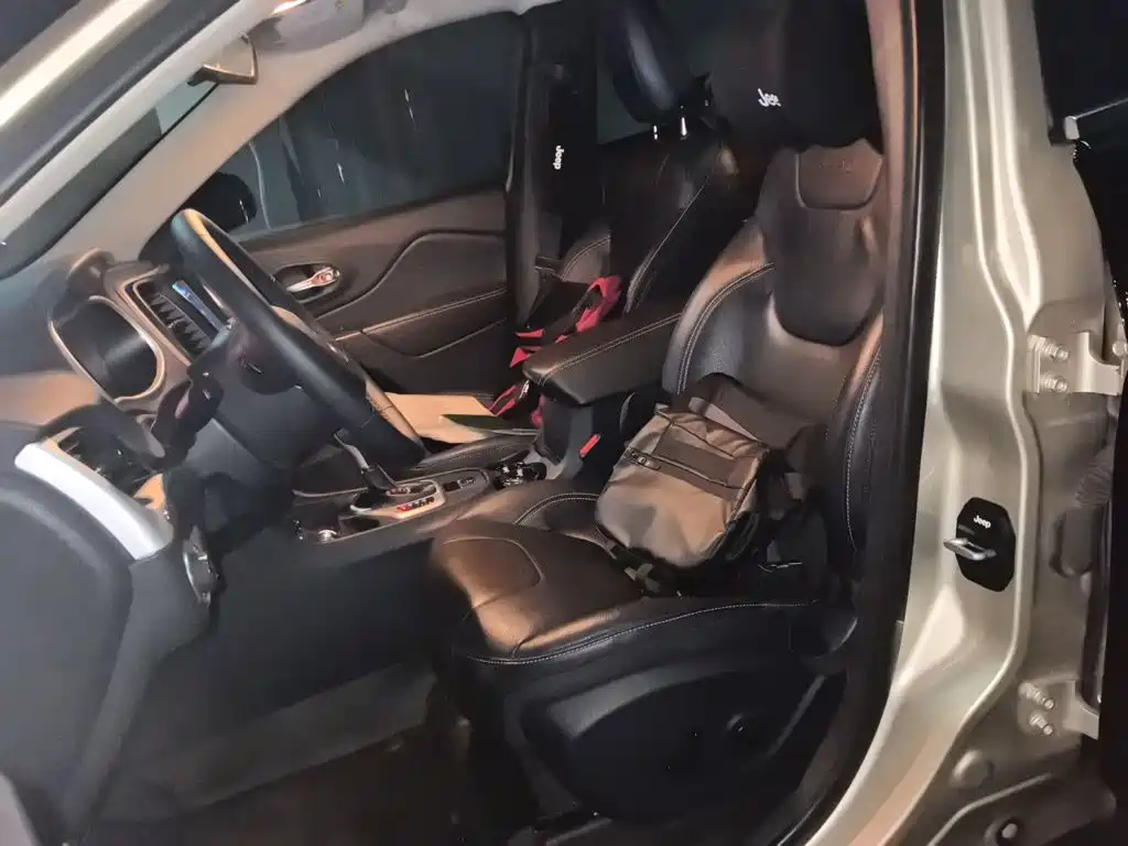 Jeep Cherokee — миниатюра 11