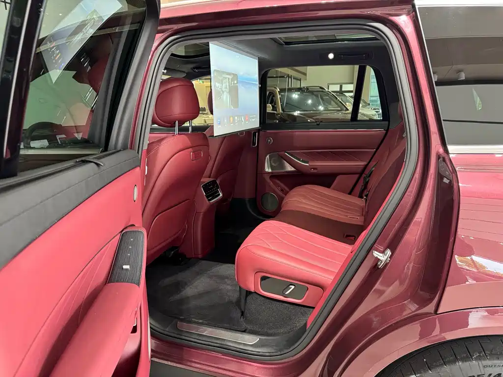 Aito M8 2025 Ultra 53.4kWh 5 мест (192 )