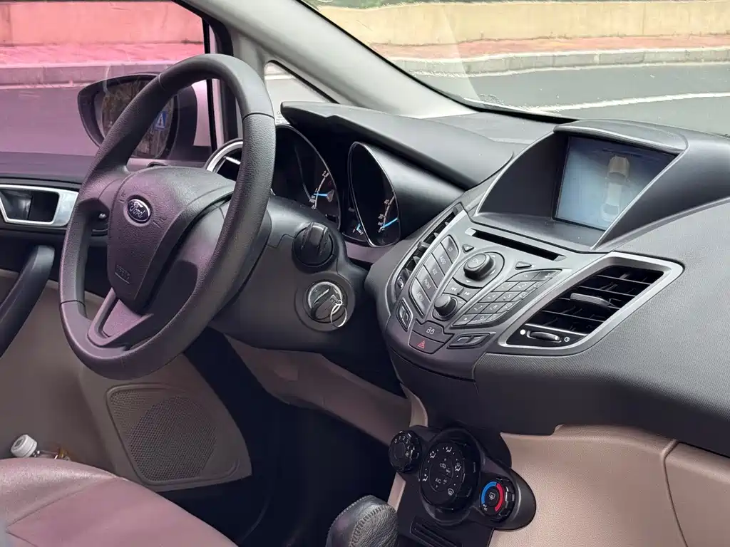 Ford Fiesta — миниатюра 12