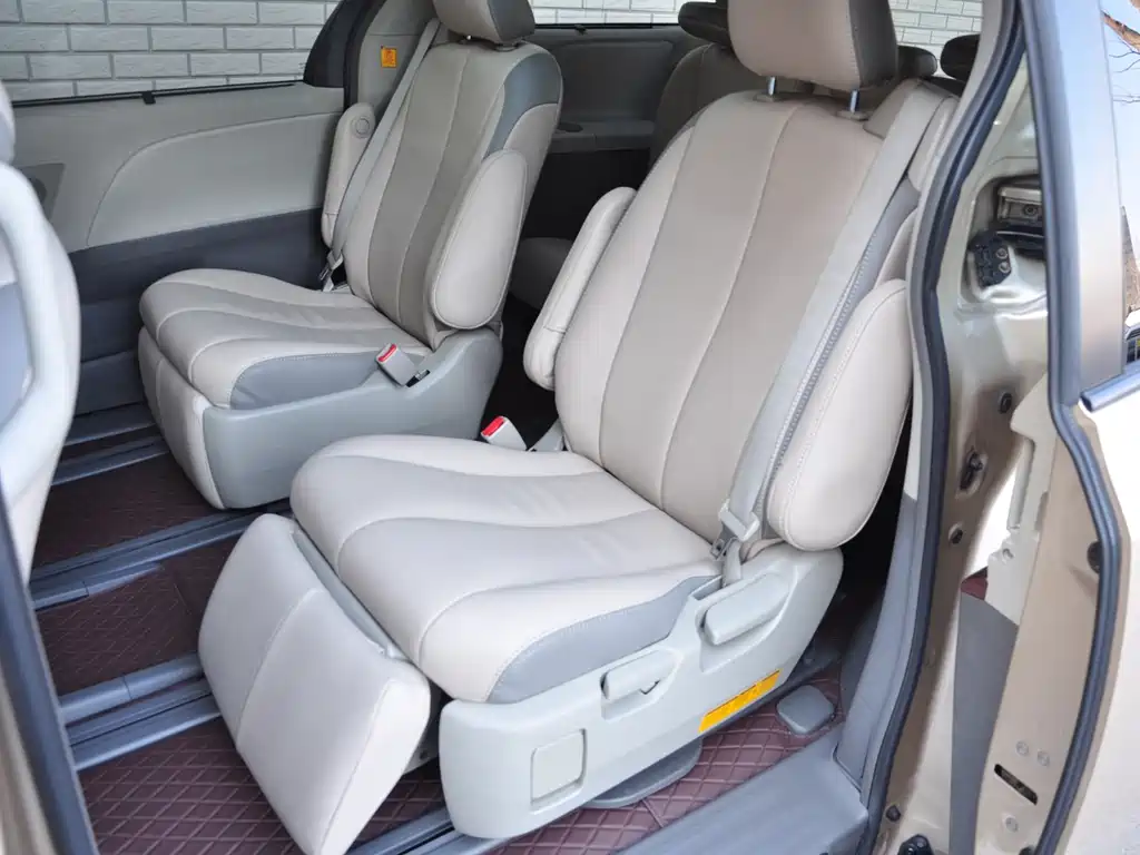 Toyota Sienna 2013 3.5L AT