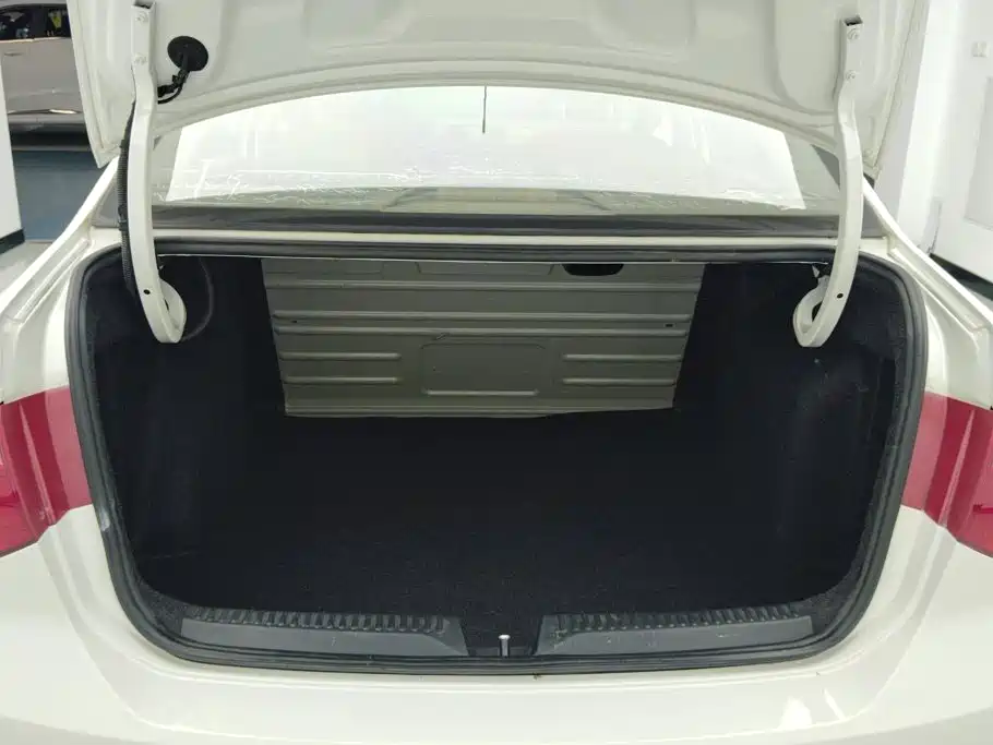 Volkswagen Jetta — миниатюра 4